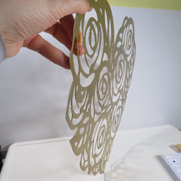 Metal Gold Roses in Heart Shape Laser Cut finished all sides Wedding or Decor - Picture 4 of 8